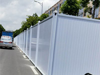 建筑工地用PVC圍擋有哪些優(yōu)勢和特點？